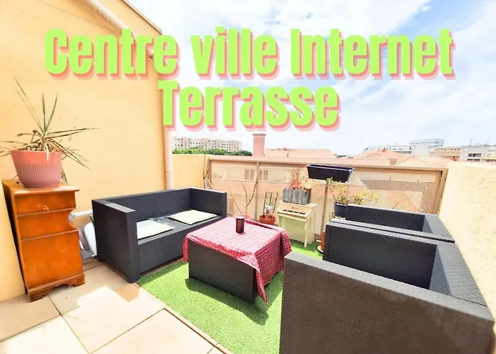 Close To Arenas And Historic Center شقة